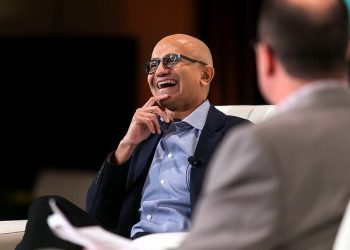 Глава Microsoft получил огромную прибавку к зарплате на фоне увольнения из корпорации 10 тыс. человек.