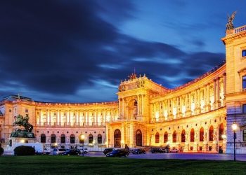 Хакер в одиночку украл персональные данные всех жителей целой европейской страны