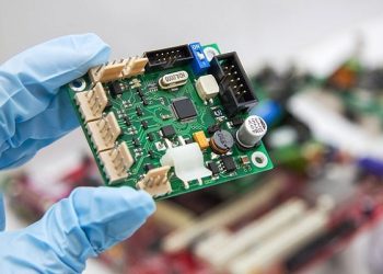 Компания, созданная бизнесменом-лесоводом, сорвала сотни поставок «железа» в «Газпром», «Росатом», «Ростех» и множество НИИ