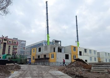 Корреспондент «Известий» рассказал о ходе строительства в Мариуполе