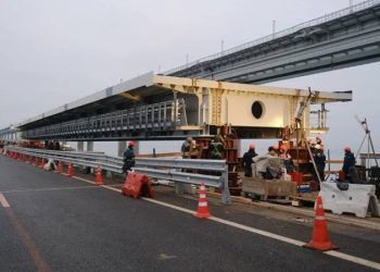 На Крымском мосту установили третий пролет по левой стороне автомобильной части