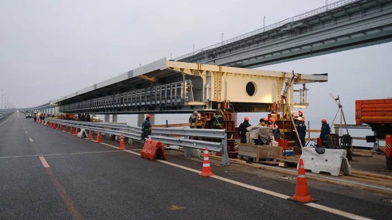 На Крымском мосту установили третий пролет по левой стороне автомобильной части