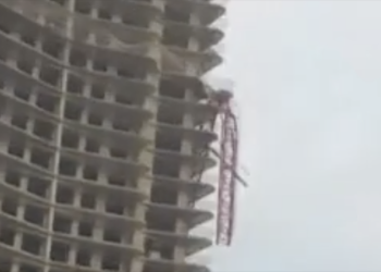 Пять человек погибли в результате падения башенного крана в Турции