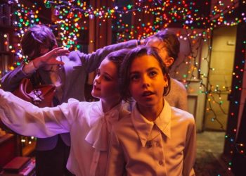 Психолог рассказал, как поступить, если ребенок хочет пойти в НГ на вечеринку