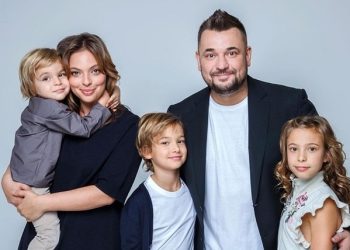 Зачем Жуков заставляет детей работать?