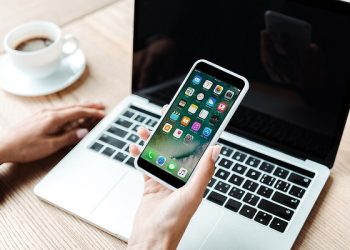 Байден пошел войной на Apple. В США хотят превратить iOS в Android