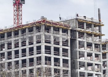 Эксперты оценили право дольщиков получить компенсацию от застройщика