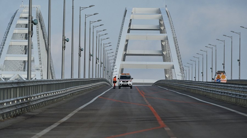 Крымский мост полностью открыли для автомобильного движения после теракта