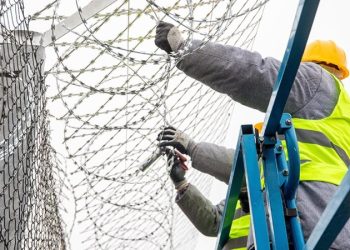 В Финляндии начали строить забор на границе с Россией