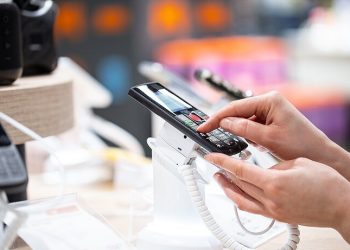 В России массово закрываются магазины электроники