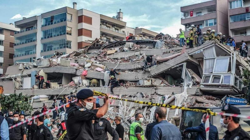 
                                В Турции рассказали о мародерах, обирающих тела погибших при землетрясении                                                            