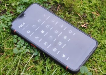 Выпущен сверхзащищенный смартфон с большим аккумулятором, двумя ОС на выбор и без всякого Android. Цена. Видео