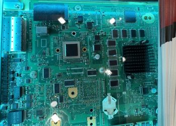 Huawei заклеивает изолентой микросхемы на серверах, чтобы не подставить поставщиков под санкции