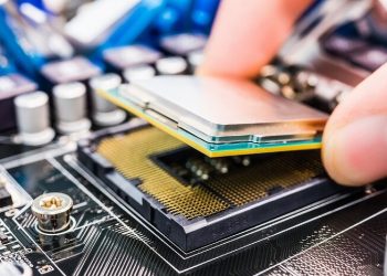 Intel больше года не может купить желанного чипмейкера из-за тихого саботажа Китая