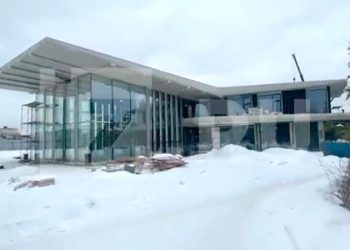 «Известия» рассмотрели стройплощадку с будущим особняком блогера Лерчек