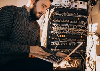 Компания месяцами брала с клиентов деньги за пользование сервисом, который по ошибке удалил ИТ-шник