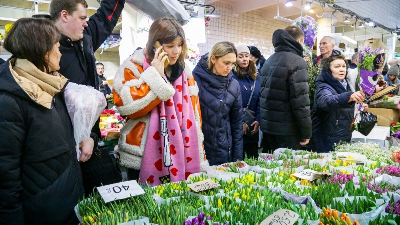 В Госдуме предложили запретить высокие цены на цветы перед 8 марта