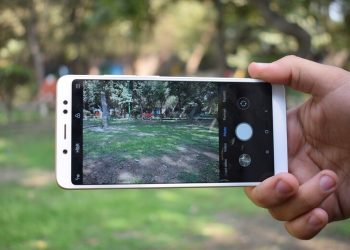 Любимый россиянами Xiaomi убил 8-летнюю девочку. Смартфон взорвался в ее руках, хотя не был на подзарядке