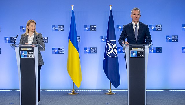 
                                Политолог Мезюхо: Украину будут водят за нос обещанием «принять в НАТО»                                                            