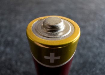 Samsung готовит массовое производство «аккумуляторов будущего». Они легкие, компактные, емкие и не взрываются