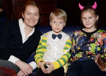 Толстоганова рассказала о проблемах с детьми