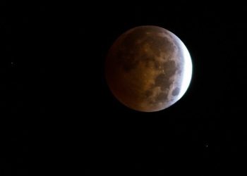 Россияне смогут наблюдать полутеневое затмение Луны 5 мая