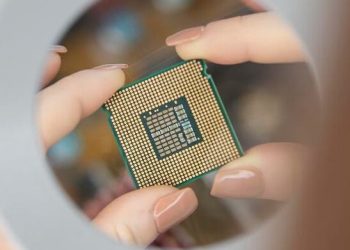 Тонущая Intel переименует свои классические процессоры, чтобы их лучше покупали. Идея украдена у Apple