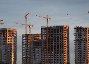 Застройщики в России заработали за 2022 год 2,121 трлн рублей