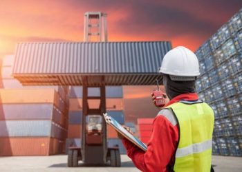 Услуги по таможенному оформлению: почему стоит обратиться к таможенному представителю