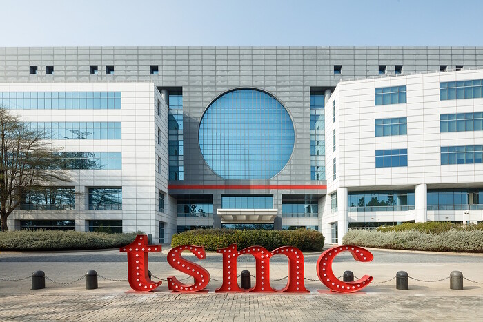 Главный мировой производитель чипов TSMC ввел на фабриках в США  казарменные порядки и «брутальную корпоративную культуру»