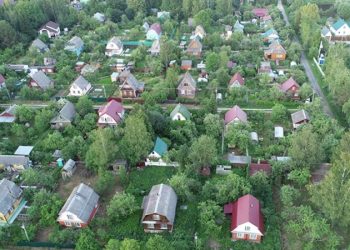 Юрист рассказала о возможных штрафах за заборы на даче