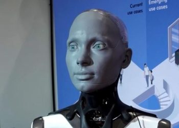 Недавно разработанный робот-гуманоид предупреждает, что ИИ создаст «угнетающее общество»