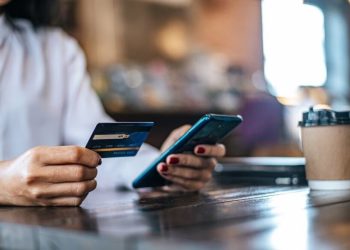 У россиян отберут привычные онлайн-платежи. SMS с кодами подтверждения на грани уничтожения