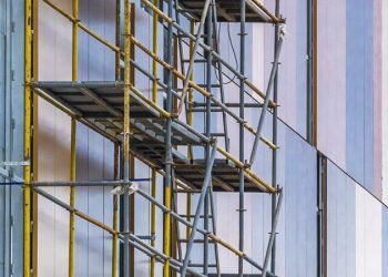 В Зеленограде двое рабочих пострадали при обрушении строительных лесов