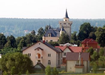 «Замок пока нельзя продать»