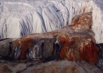 Учёные раскрыли тайну «Кровавого водопада» в Антарктиде