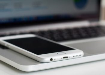 Правительство расширило перечень российских программ для обязательной предустановки на компьютеры и смартфоны