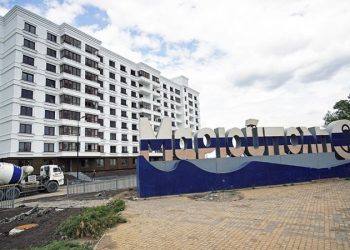 Путин рассказал о гордости за строителей во время поездки в Мариуполь