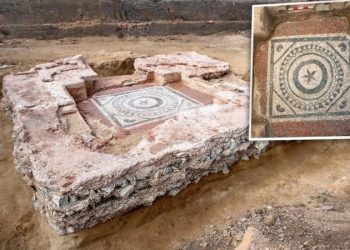 «Самый нетронутый» римский мавзолей и мозаика обнаружены при строительстве нового объекта в Лондоне