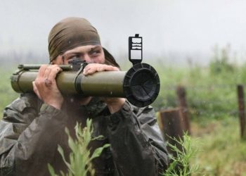 В Хабаровске двое местных жителей напали на полицию с гранатометом