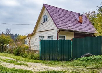 Инженер дал советы по утеплению старого дома перед холодами