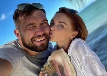 Кузьмина улетела за гражданством в Аргентину