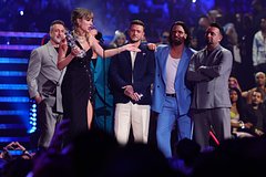 Тейлор Свифт лишилась бриллианта за миллион рублей на VMA