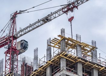 В России на стройку жилья девелоперы начали массово собирать деньги инвесторов