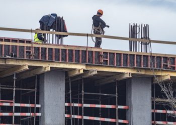 Юрист рассказала о рисках при покупке квартиры на начальной стадии стройки