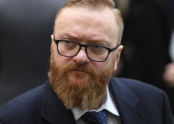 Милонов призвал порноактрис покинуть РФ вслед за Евой Эльфи