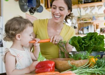 Омбудсмен призывает запретить родителям-веганам делать веганами своих детей
