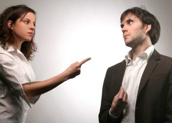 Психолог рассказала, как распознать лжеца в разговоре