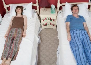 Психолог советует россиянкам спать отдельно от избранника