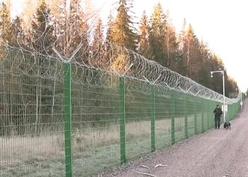В Финляндии раскритиковали строительство забора на границе с Россией